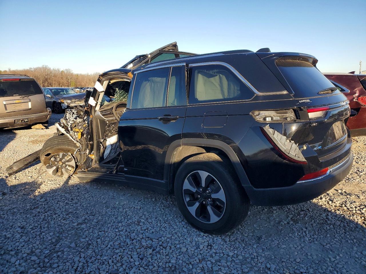 2023 Jeep Fgrand Cherokee - Image 2