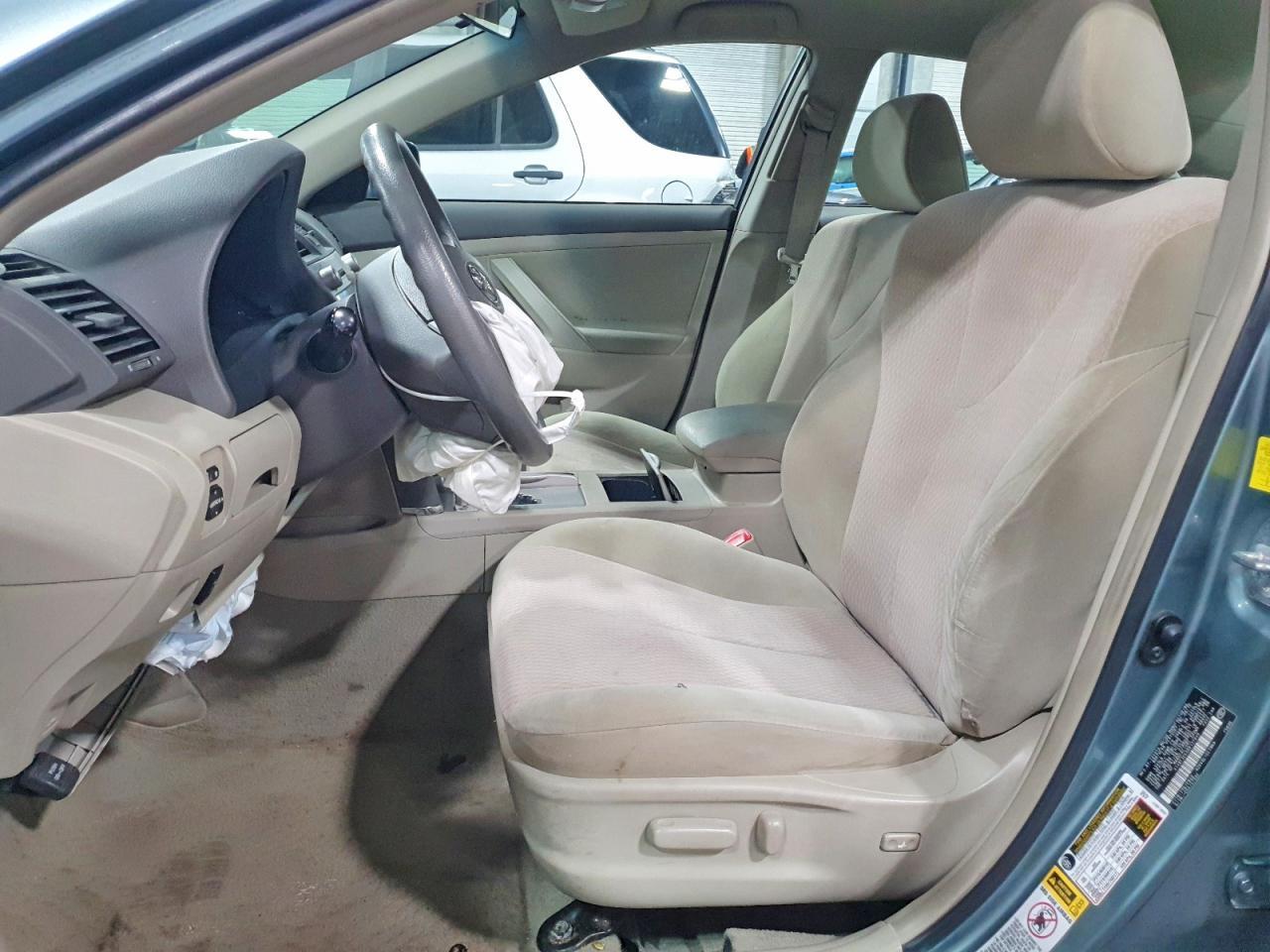 2011 Toyota Camry Le - Image 7