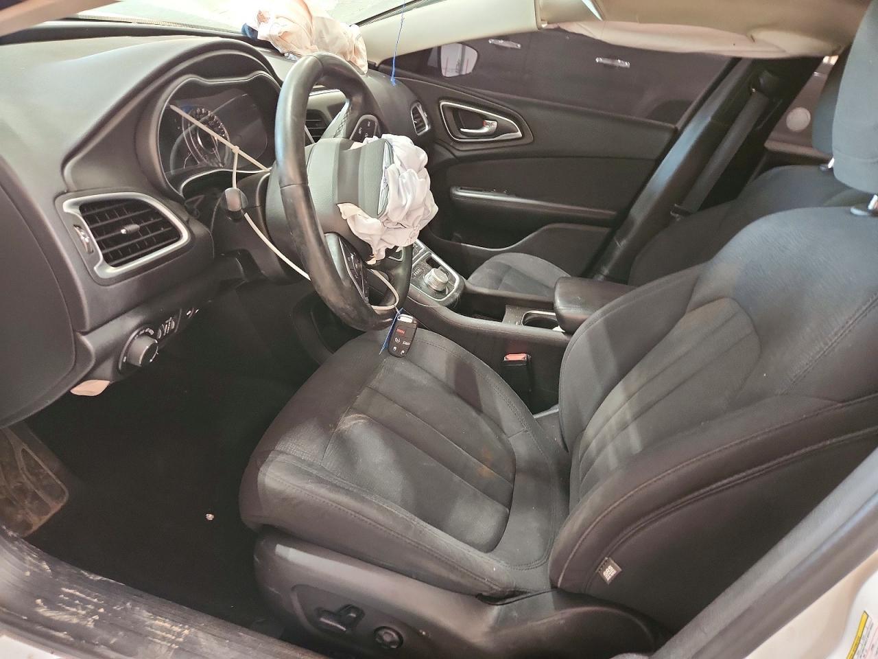 2015 Chrysler 200 Limited - Image 7