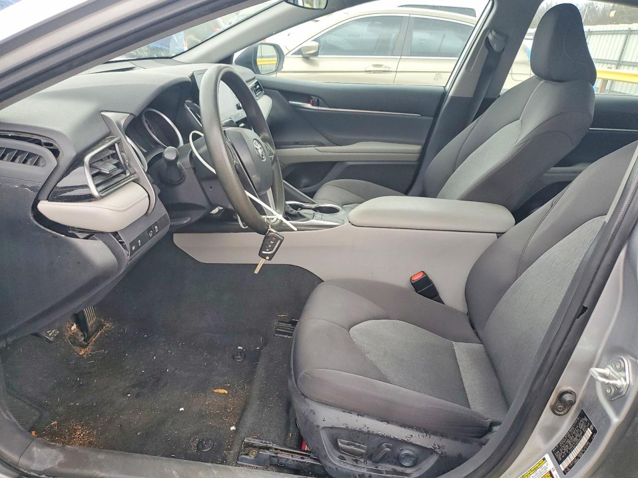 2022 Toyota Camry Le - Фото 7