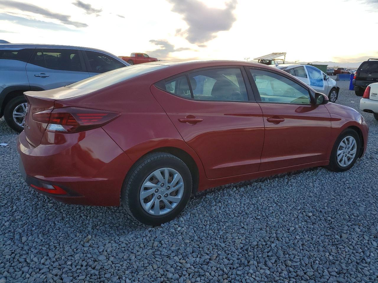 2019 Hyundai Elantra Se - Image 3