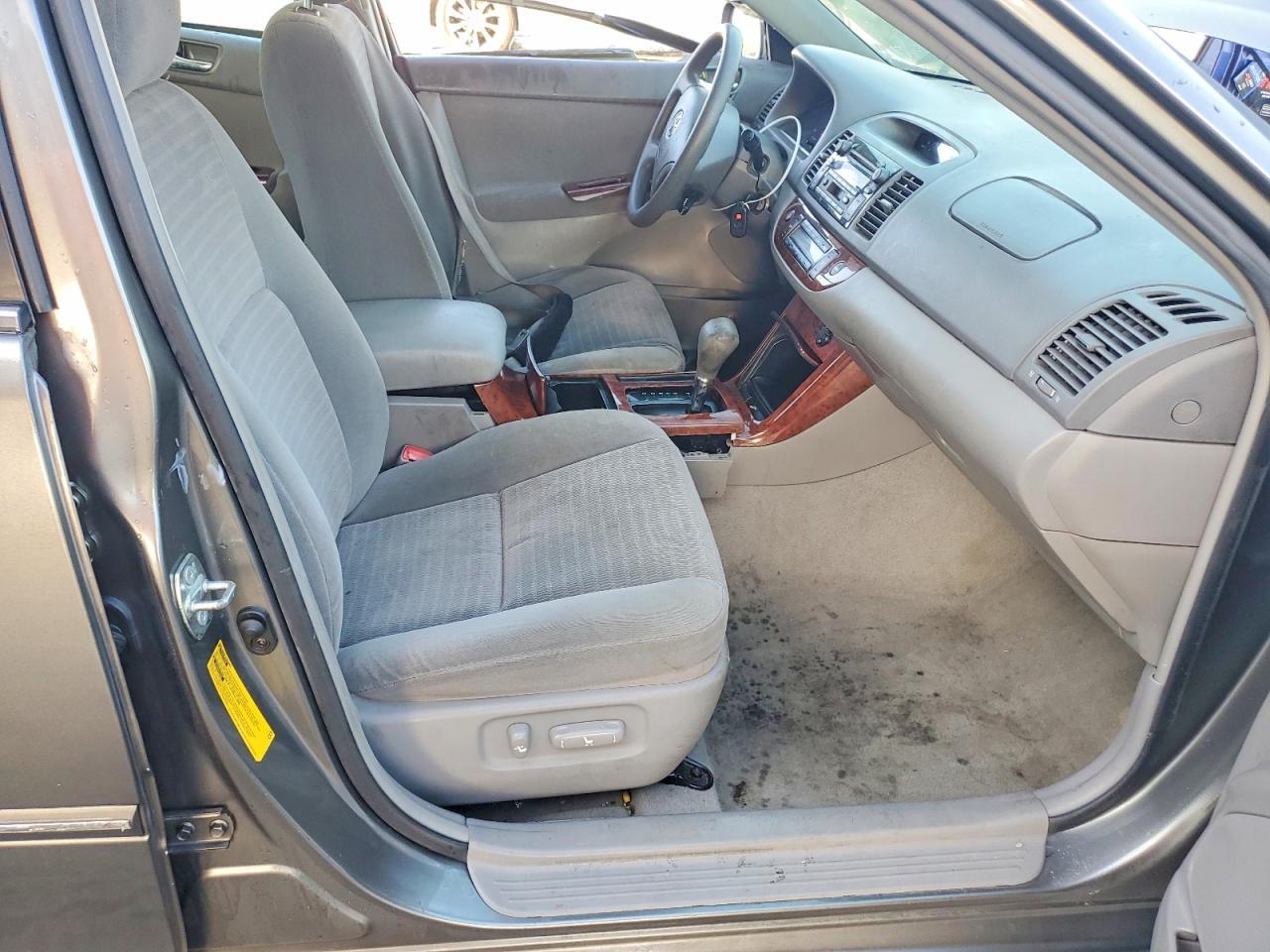 2005 Toyota Camry Le - Image 7