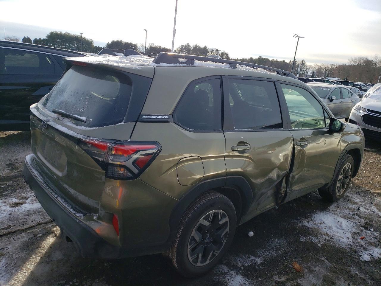 2025 Subaru Forester Premium - Фото 3