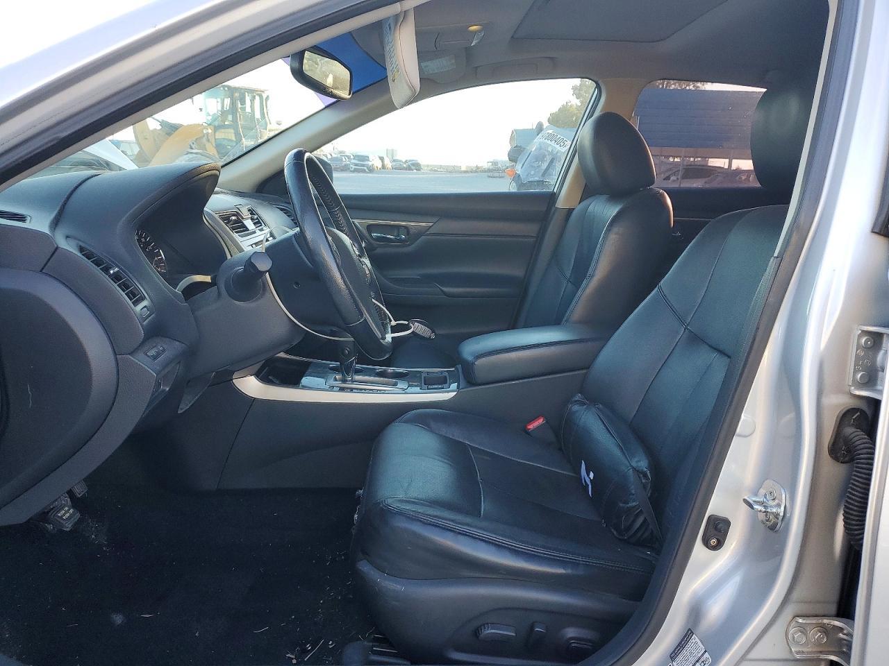 2014 Niss Altima - Image 7