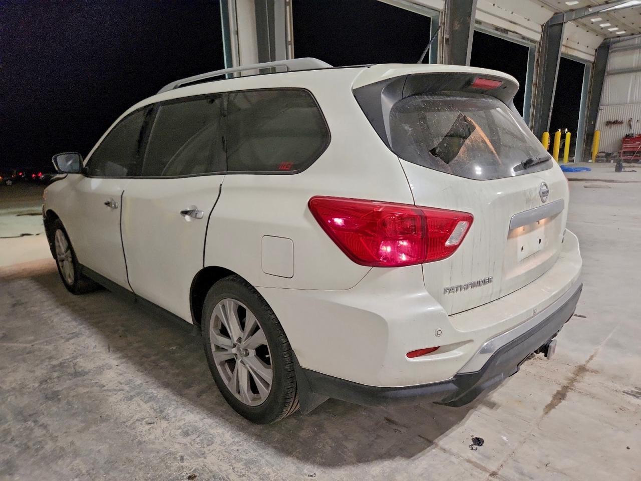 2018 Nissan Pathfinder S - Image 2