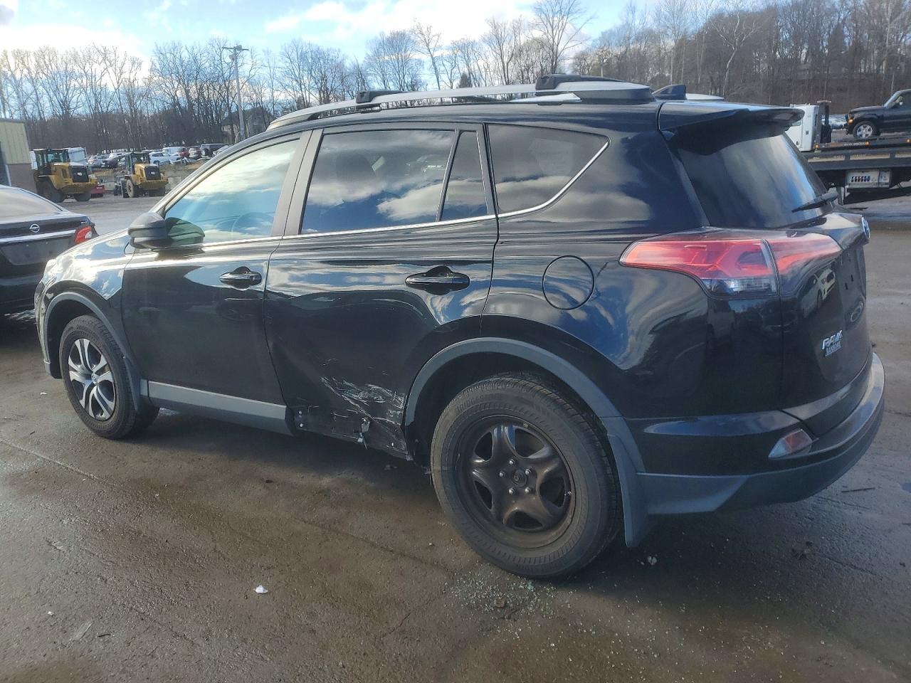 2017 Toyota Rav4 Le - Фото 2