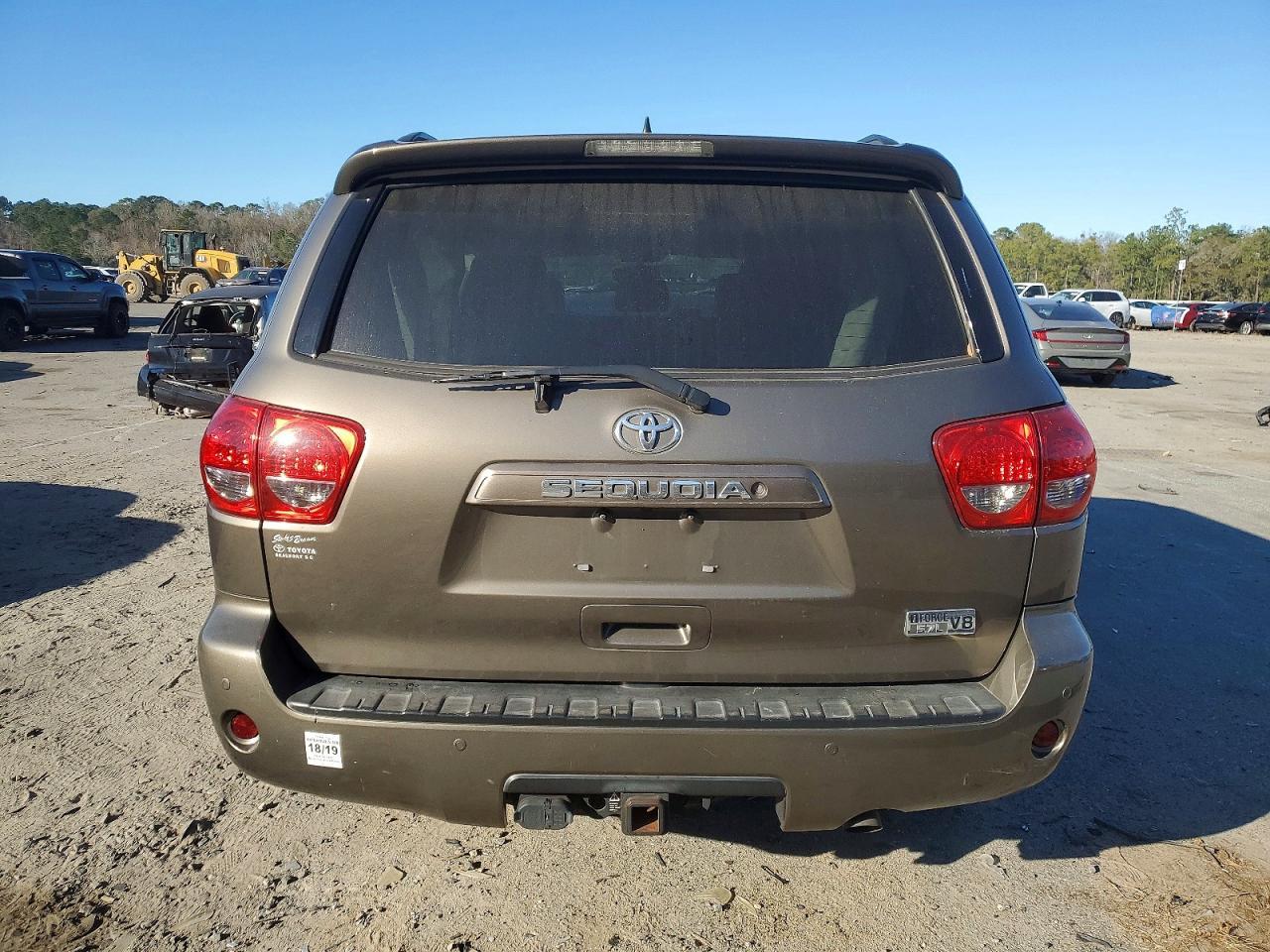 2017 Toyota Sequoia Sr5 - Фото 6