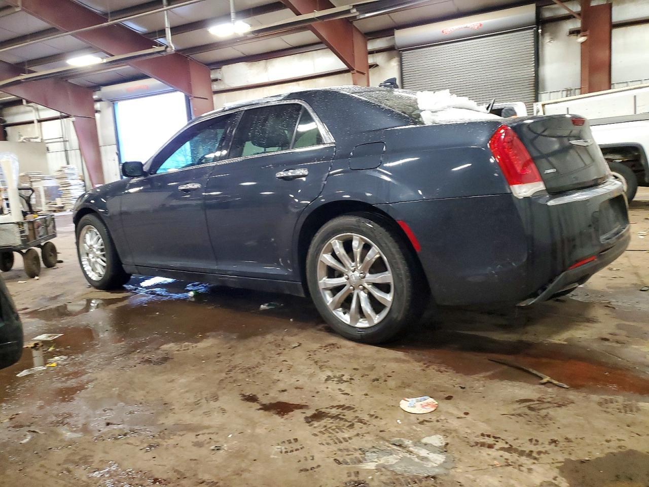 2017 Chrysler 300C - Фото 2