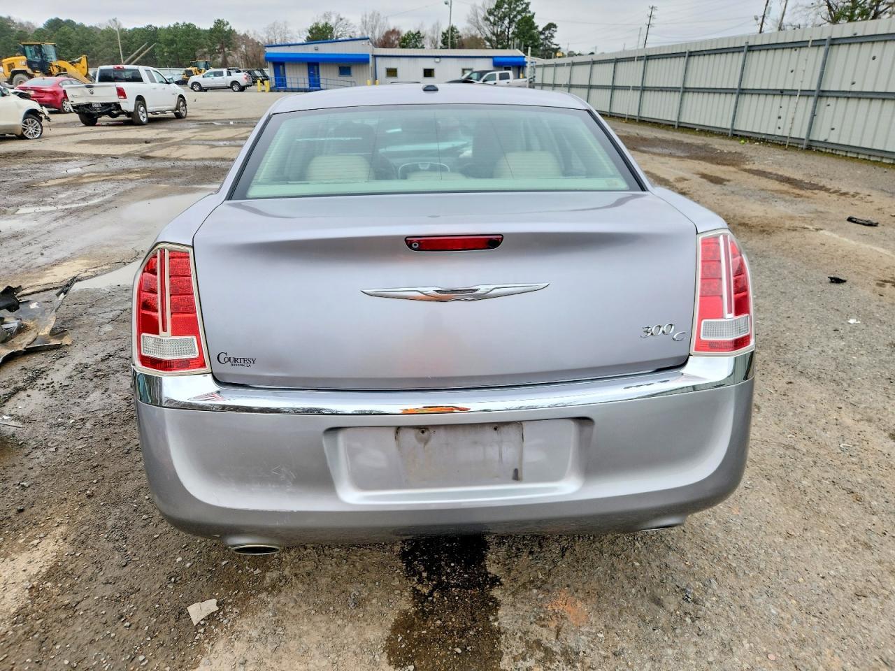 2014 Chrysler 300C - Image 6