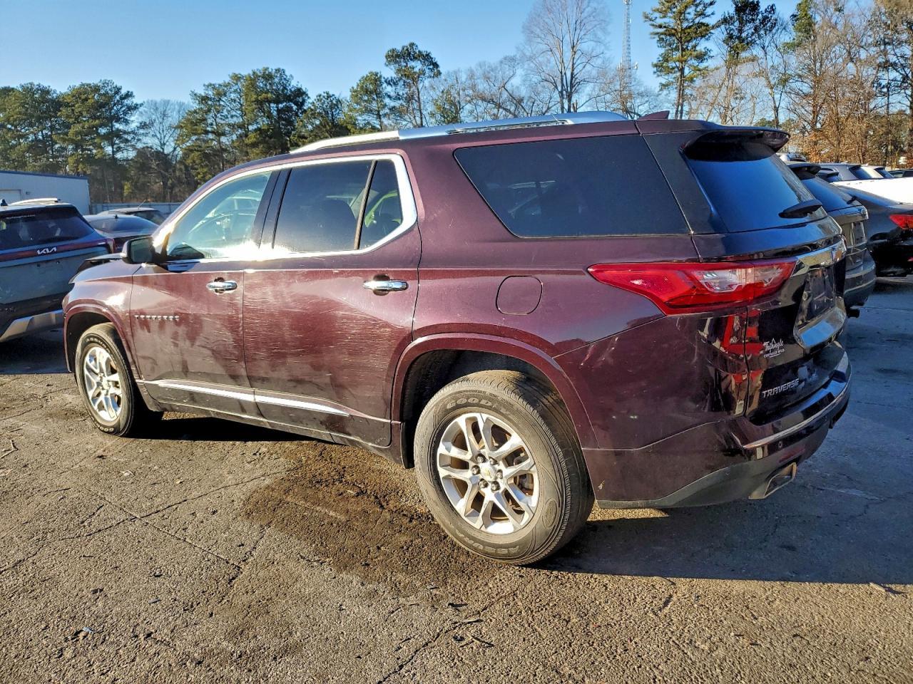 2018 Chevrolet Traverse Premier - Фото 2