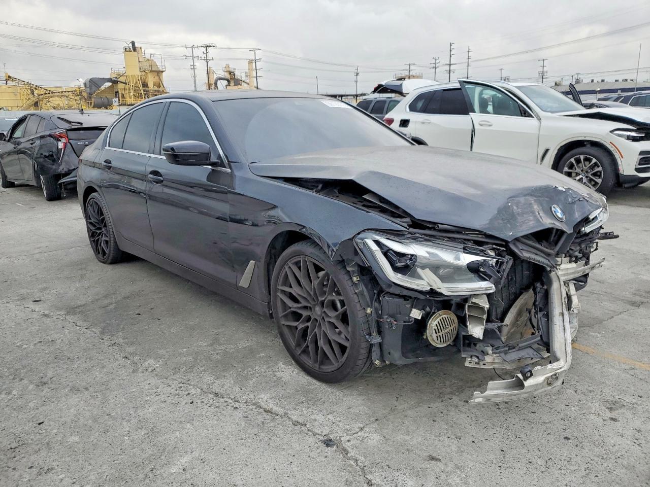 2021 BMW 530 Xi - Image 4