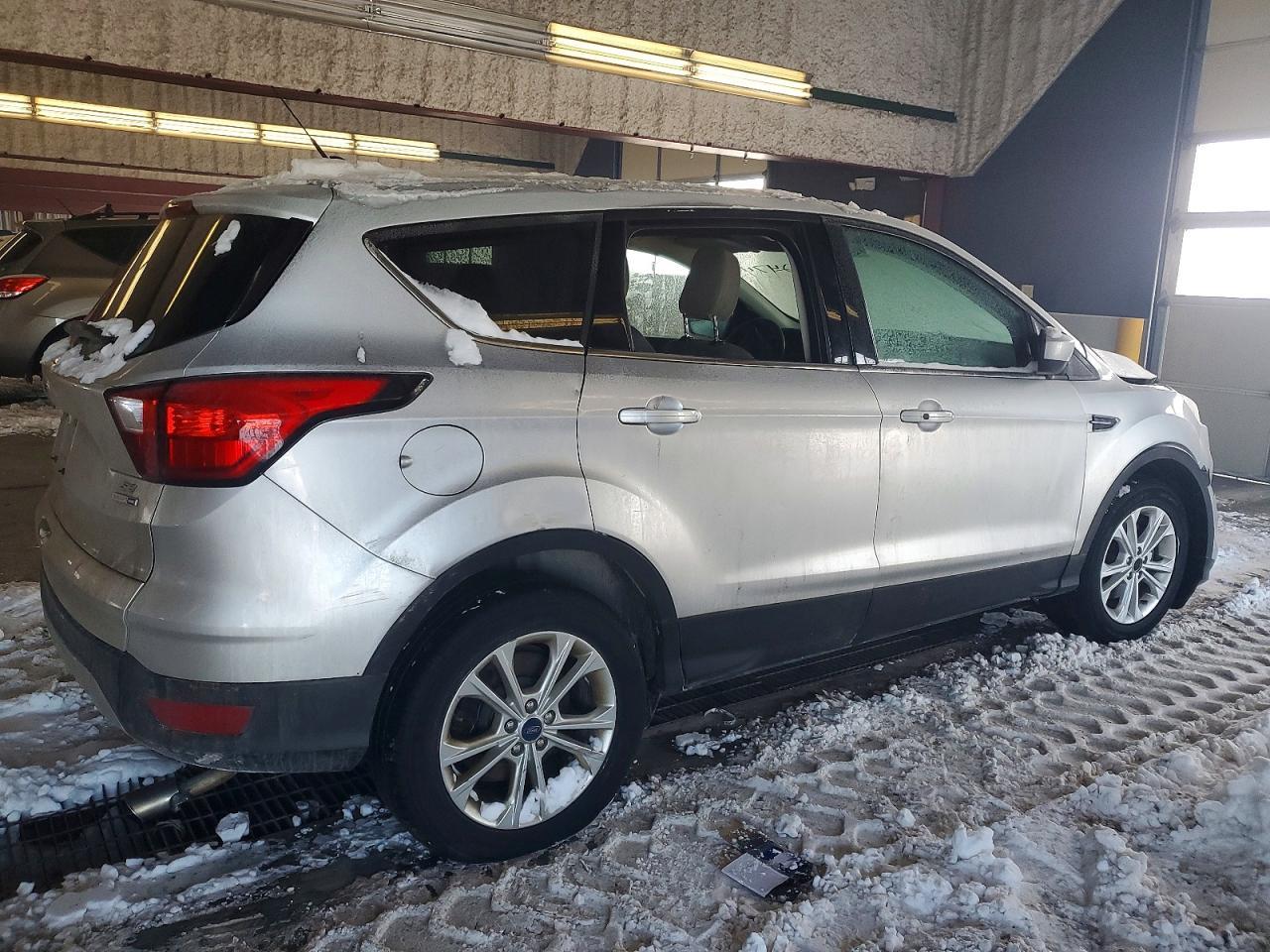 2019 Ford Escape Se - Фото 3