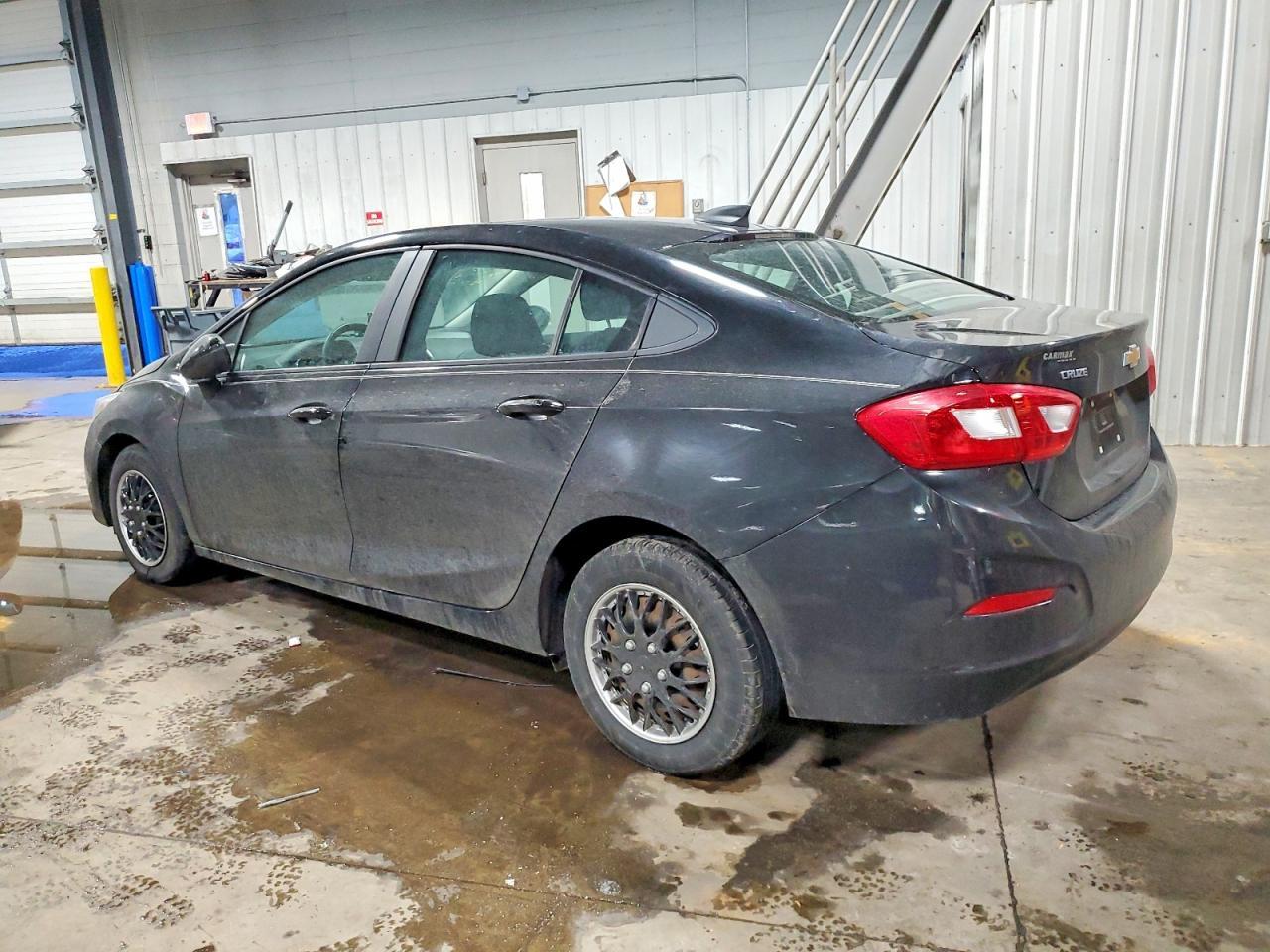 2017 Chevrolet Cruze Ls - Фото 2