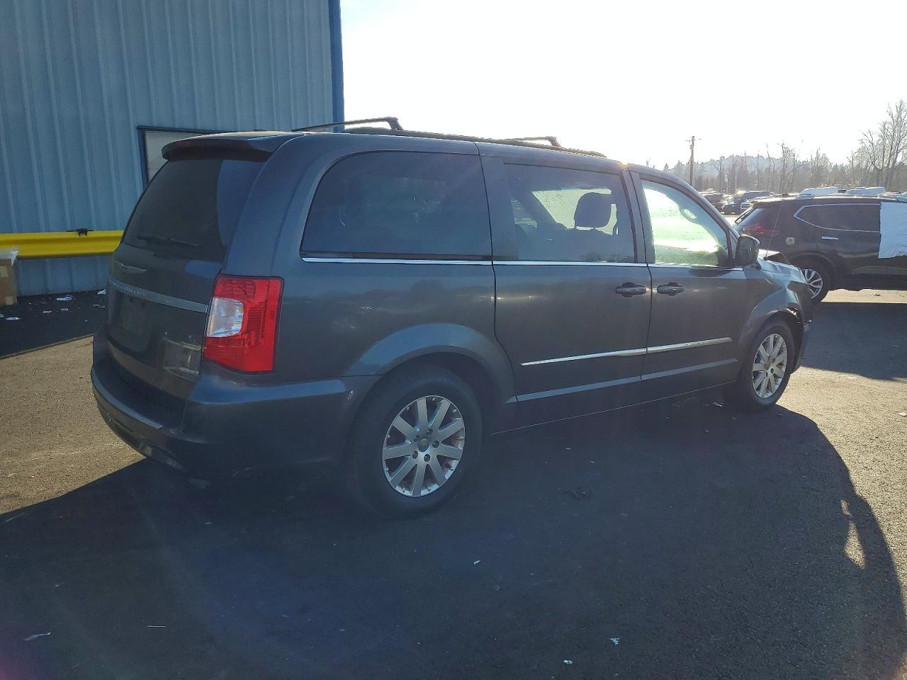 2016 Chrysler Town & Country Touring - Фото 3
