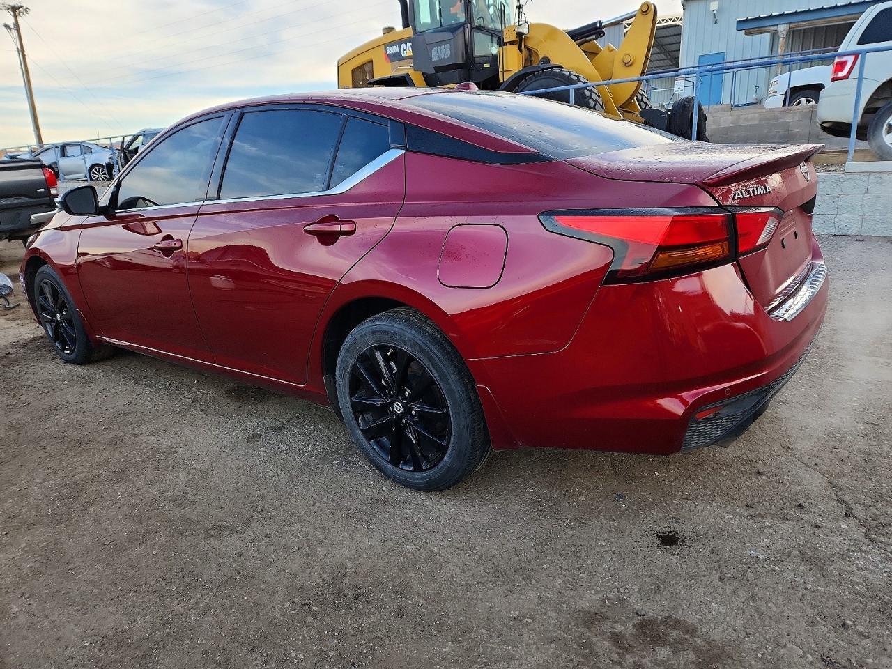 2023 Nissan Altima Sr - Фото 2