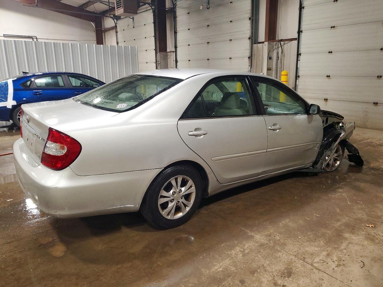 2004 Toyota Camry Le V6 - Фото 3