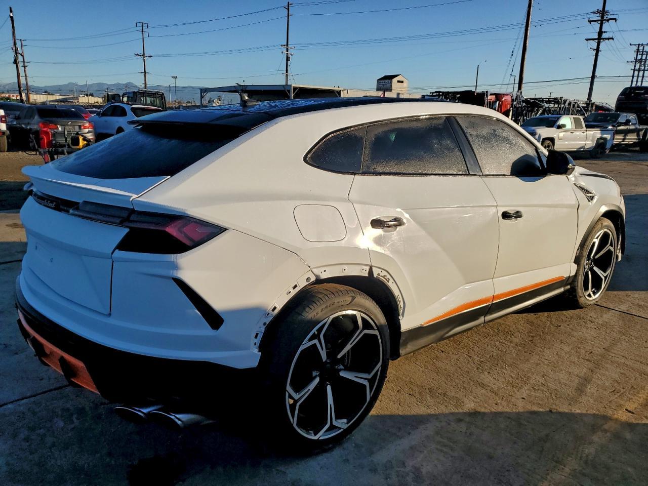 2019 Lamborghini Urus - Image 3