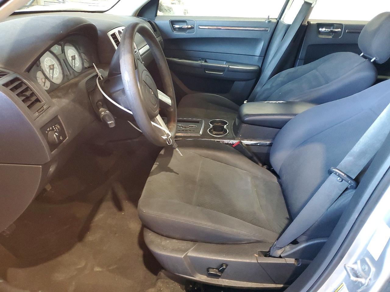 2010 Chrysler 300 Touring - Фото 7