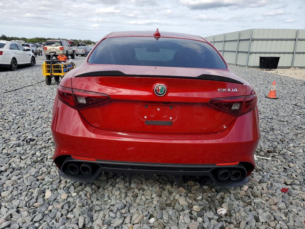 2018 Alfa Romeo Giulia Quadrifoglio - Фото 6