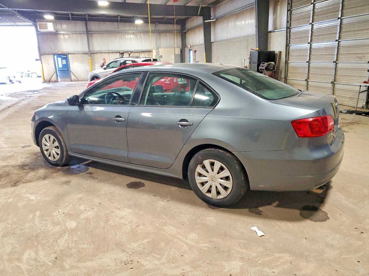2014 Volkswagen Jetta Base - Image 2