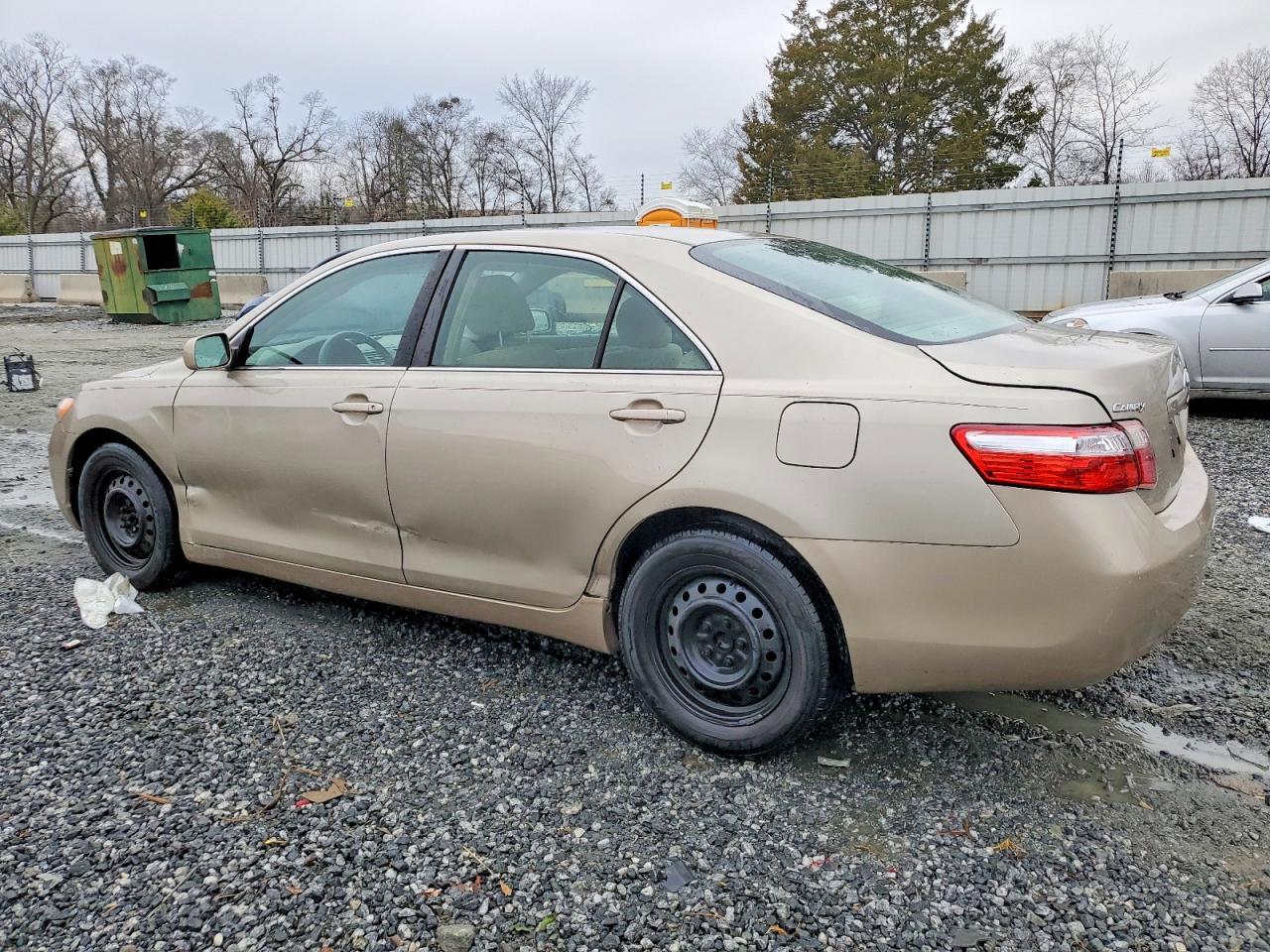 2009 Toyota Camry Le - Image 2
