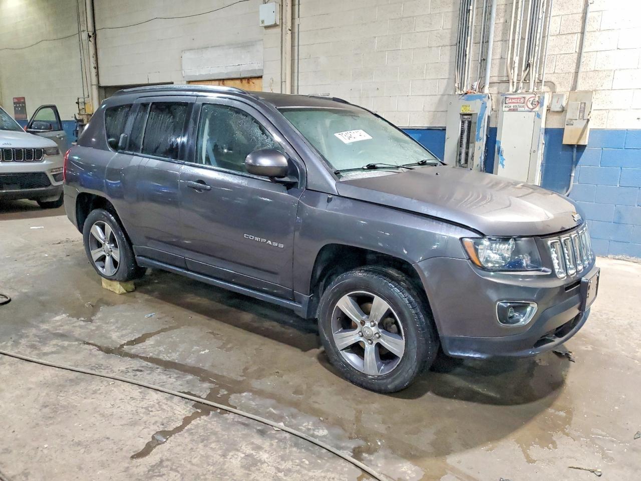 2016 Jeep Compass Latitude - Image 4