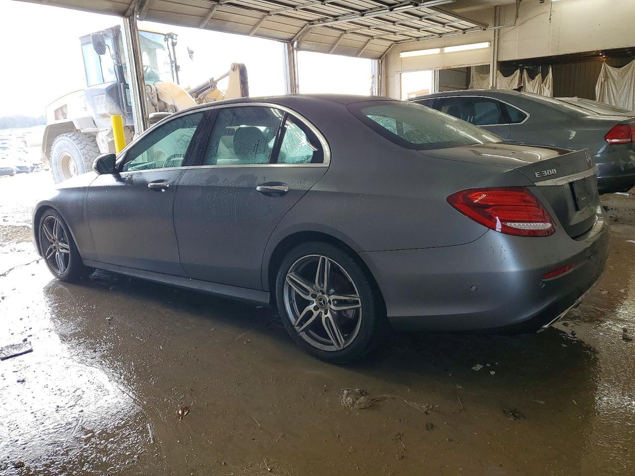 2019 Mercedes-Benz E 300 4Matic - Фото 2