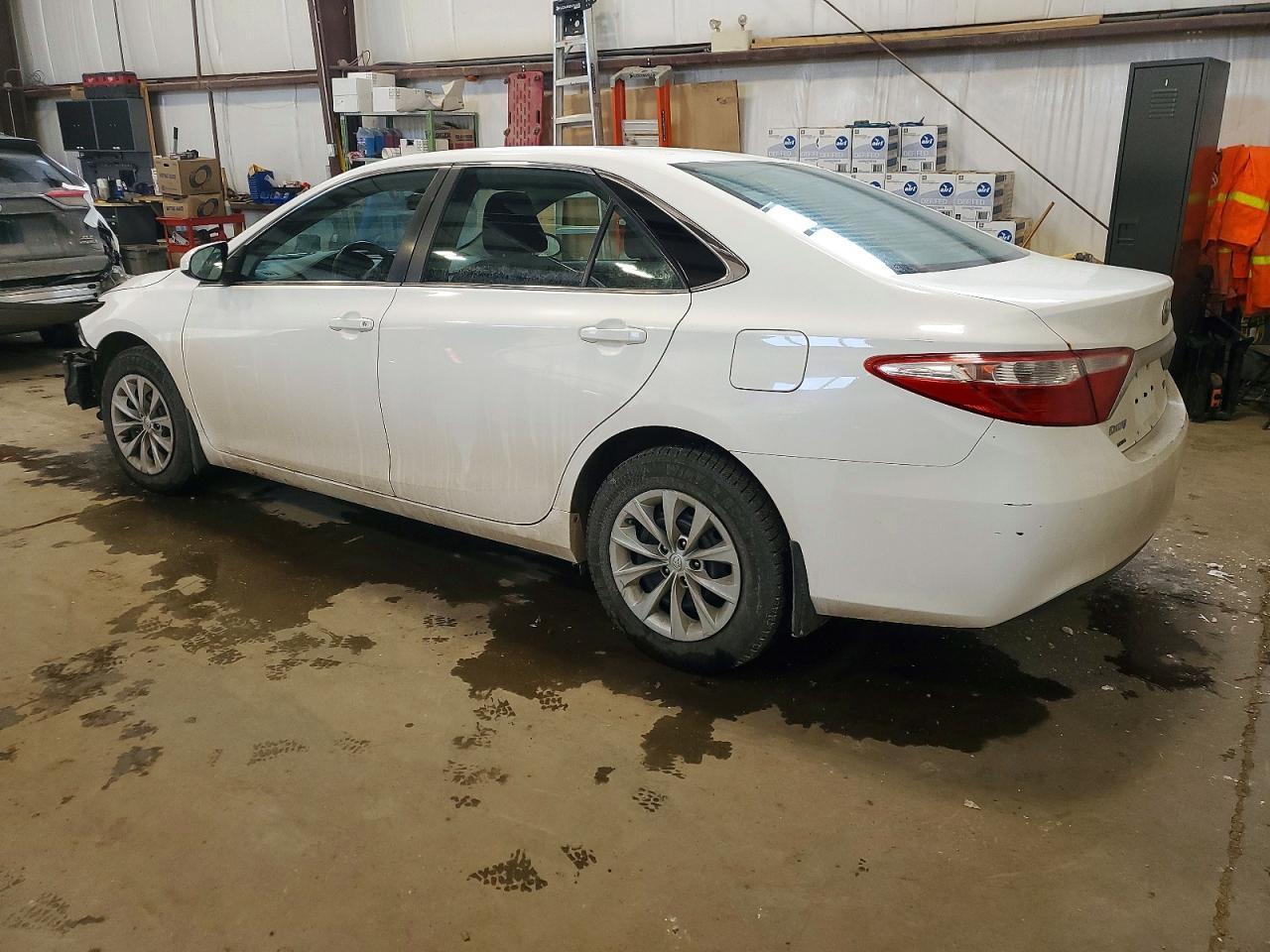 2017 Toyota Camry Le - Фото 2