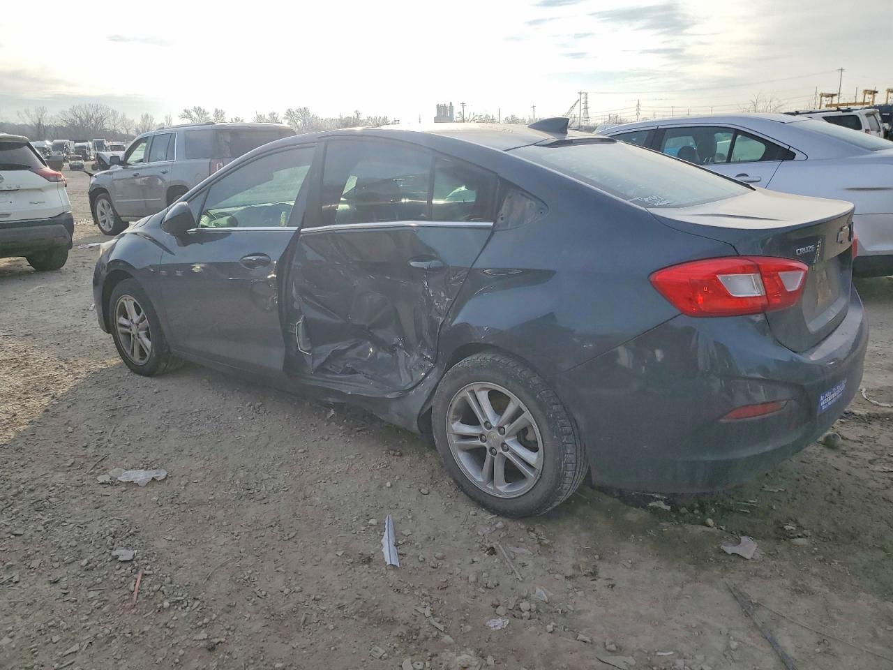 2017 Chevrolet Cruze Lt - Image 2
