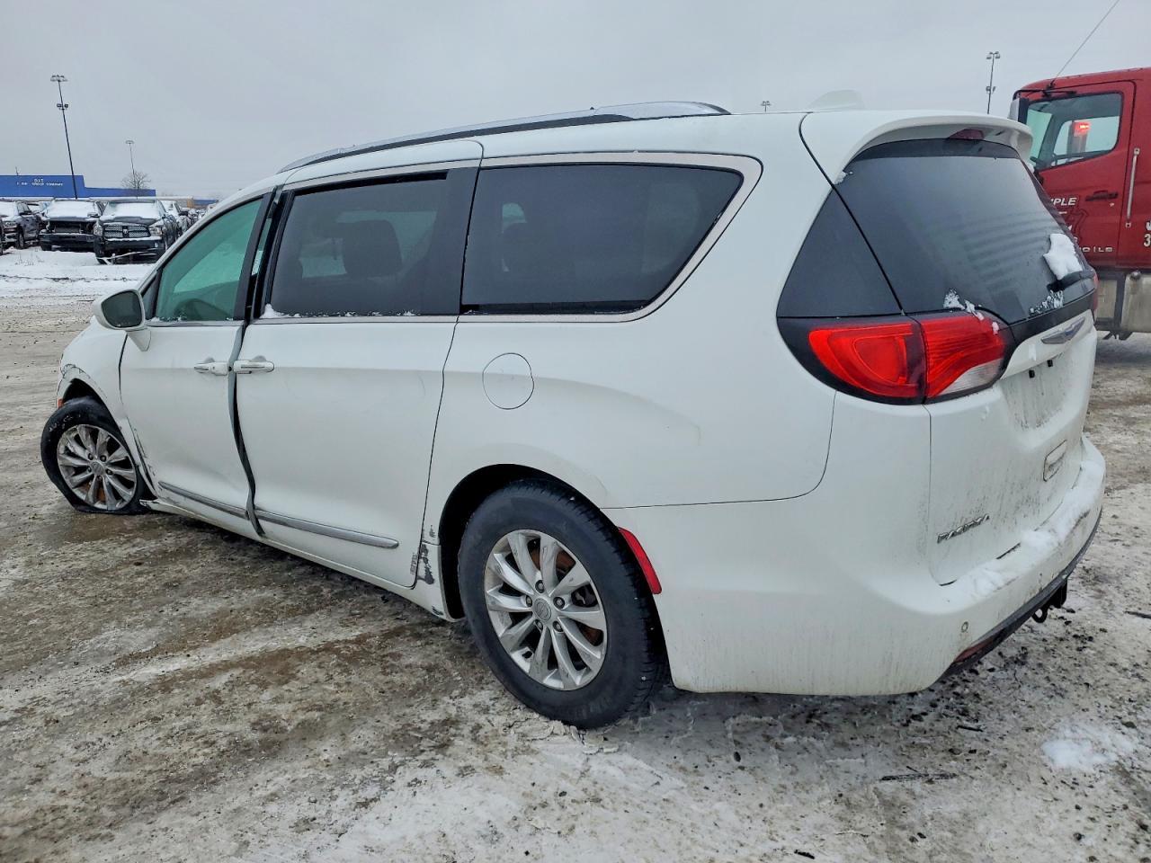 2019 Chrysler Pacifica Touring L - Image 2