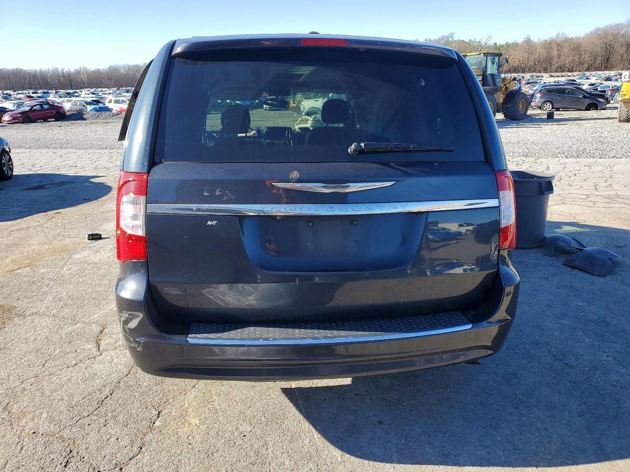 2014 Chrysler Town & Country Touring - Image 6