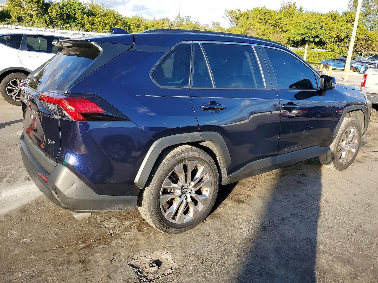 2019 Toyota Rav4 Xle Premium - Фото 3