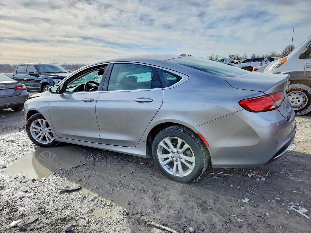 2016 Chrysler 200 Limited - Фото 2