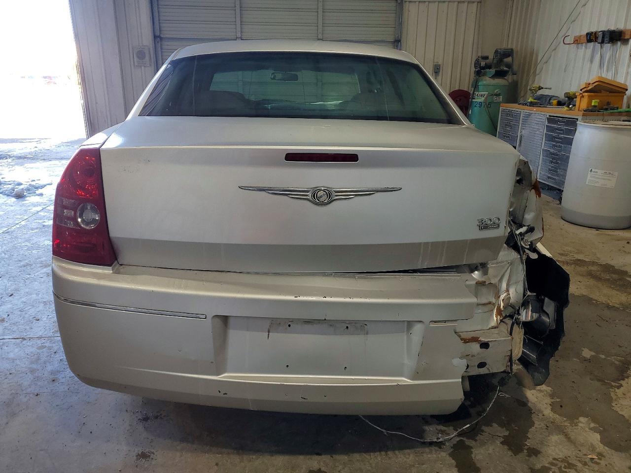 2010 Chrysler 300 Touring - Фото 6