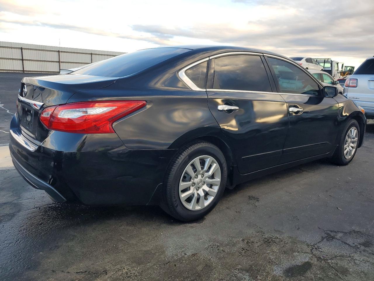 2017 Nissan Altima - Фото 3
