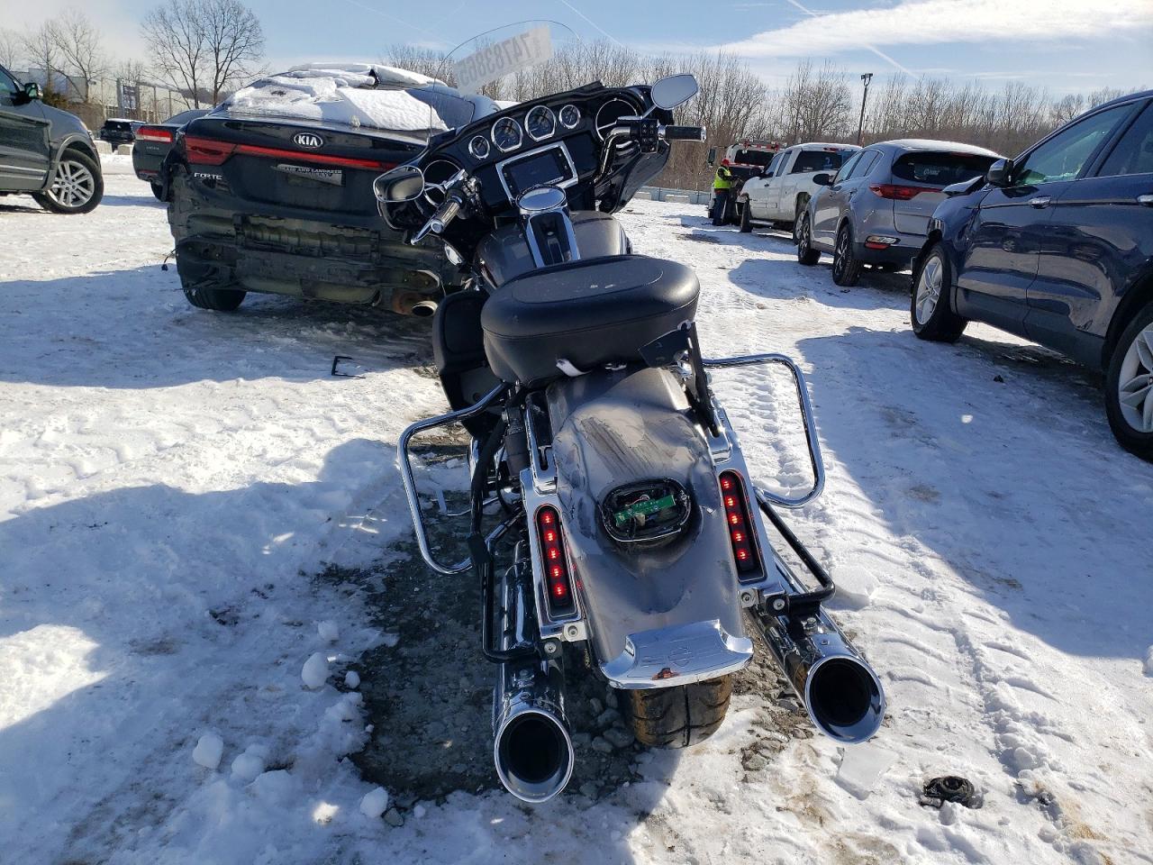 2017 Harley-Davidson Flhtcu Ultra Classic Electra Glide - Image 4