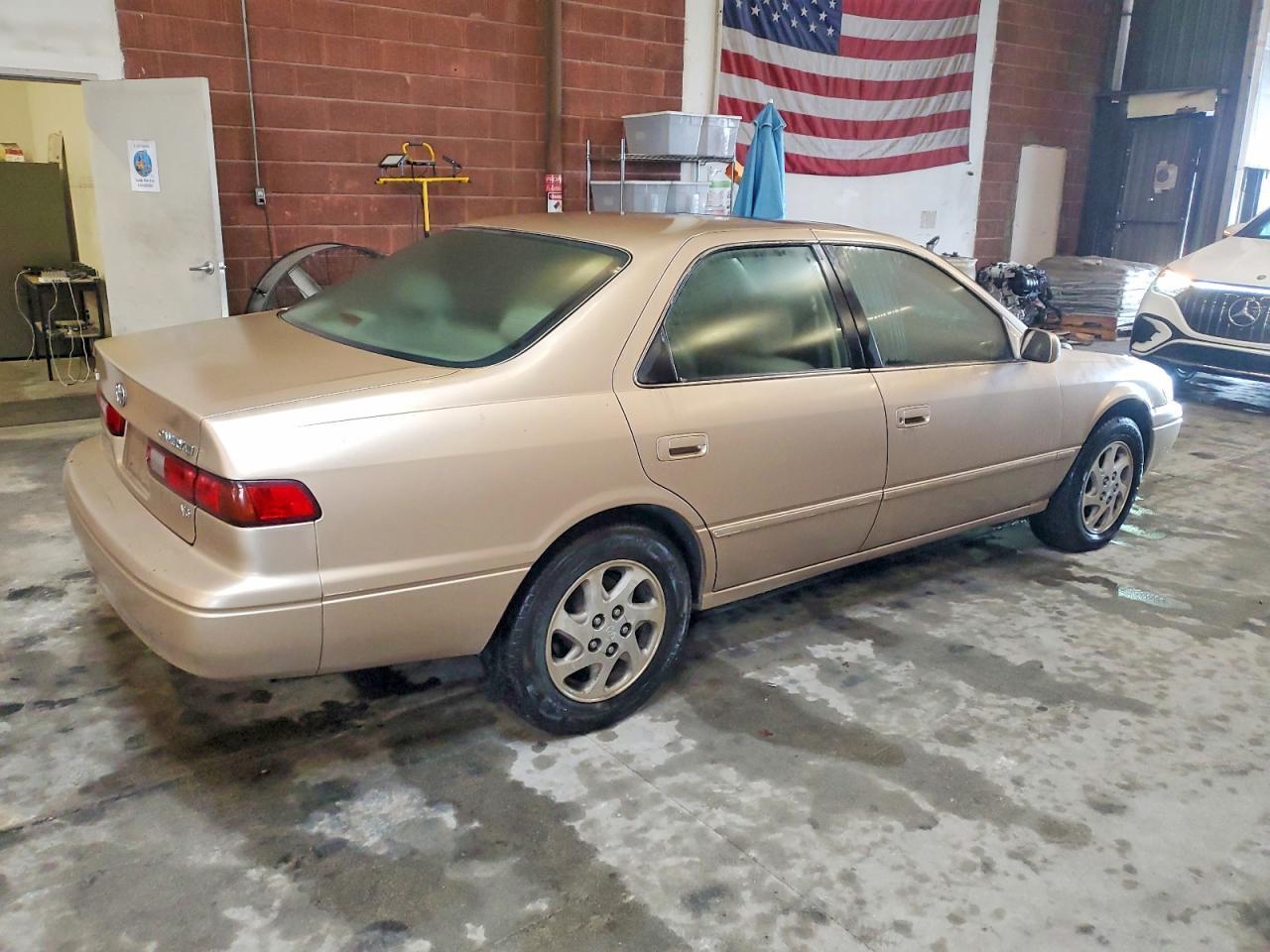 1998 Toyota Camry Le - Фото 3