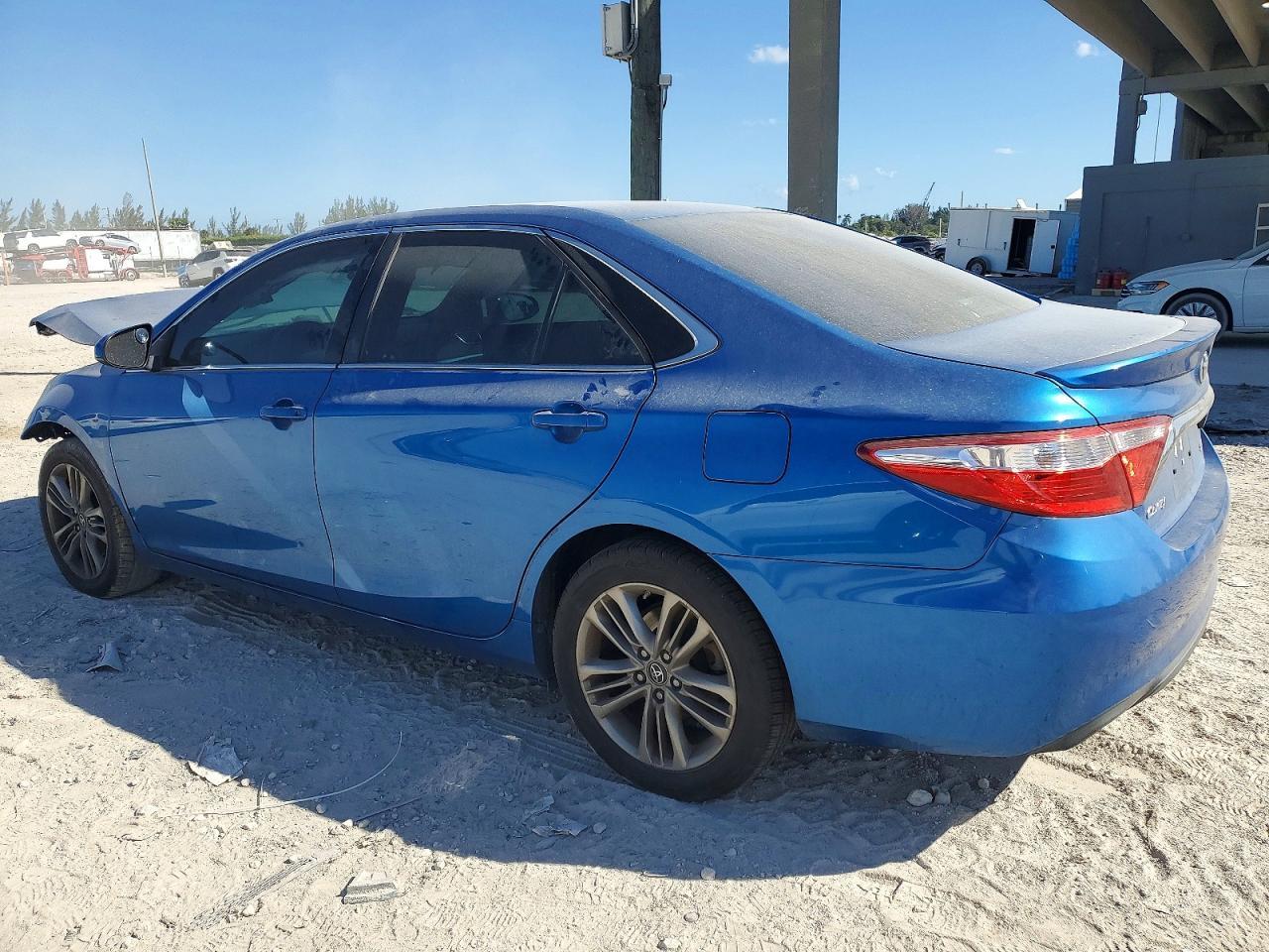 2017 Toyota Camry Se - Фото 2