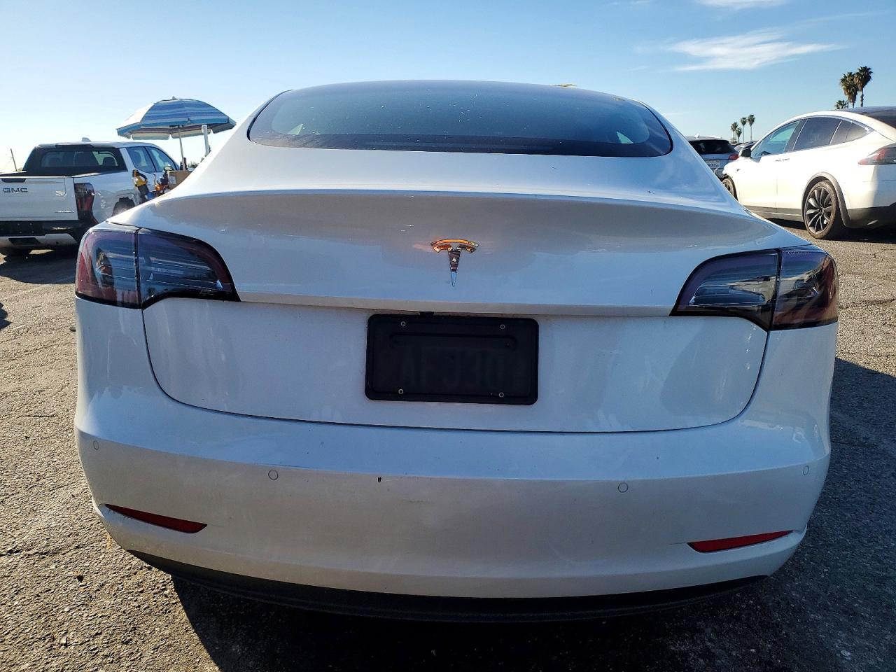 2022 Tesla Model 3 - Фото 6