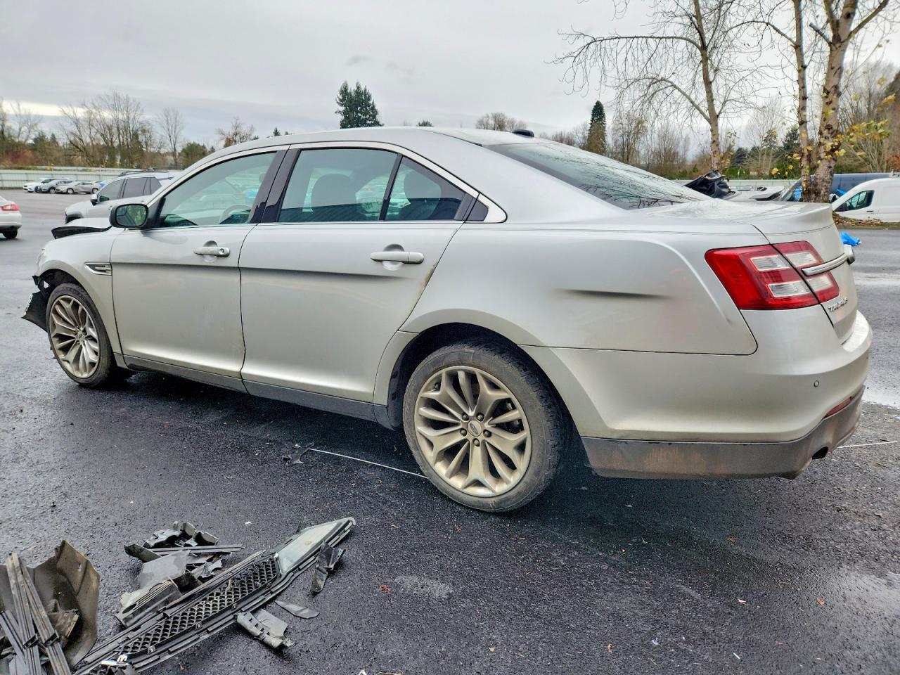 2015 Ford Taurus Limited - Фото 2
