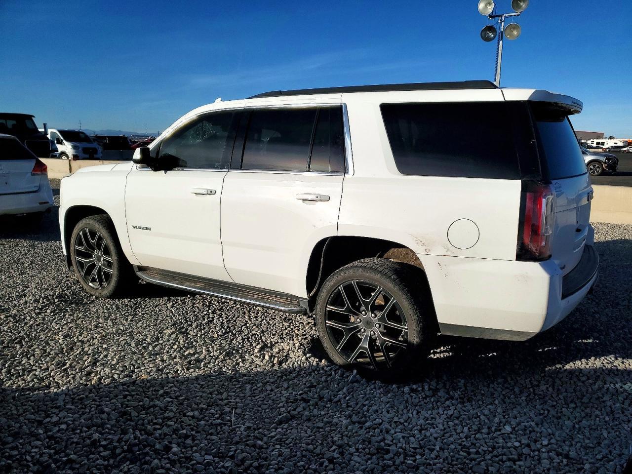 2019 GMC Yukon Slt - Фото 2