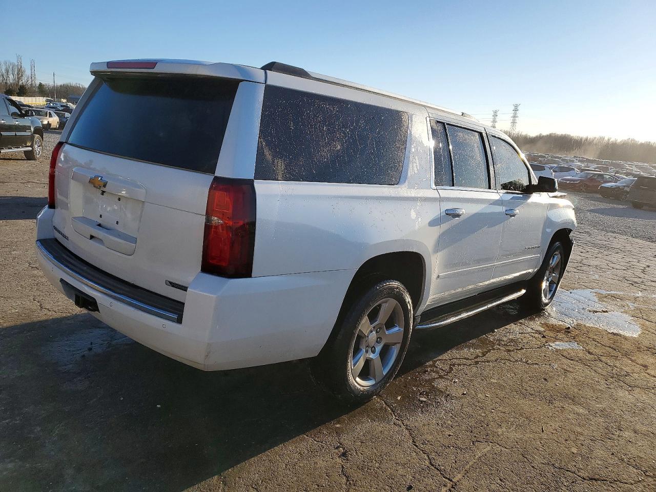 2018 Chevrolet Suburban C1500 Premier - Image 3