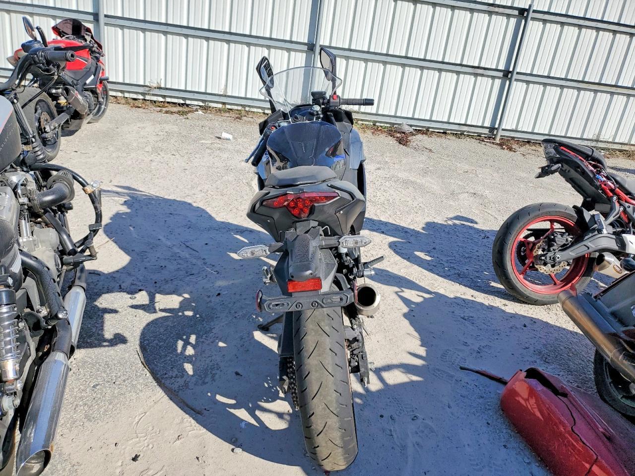 2025 Kawasaki Ex500 A - Фото 4