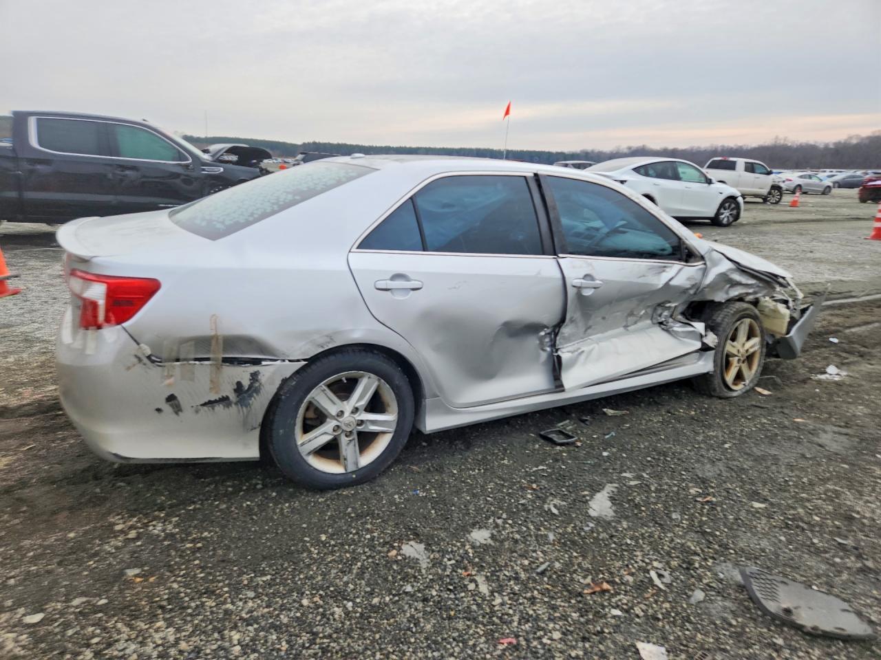 2013 Toyota Camry - Фото 3