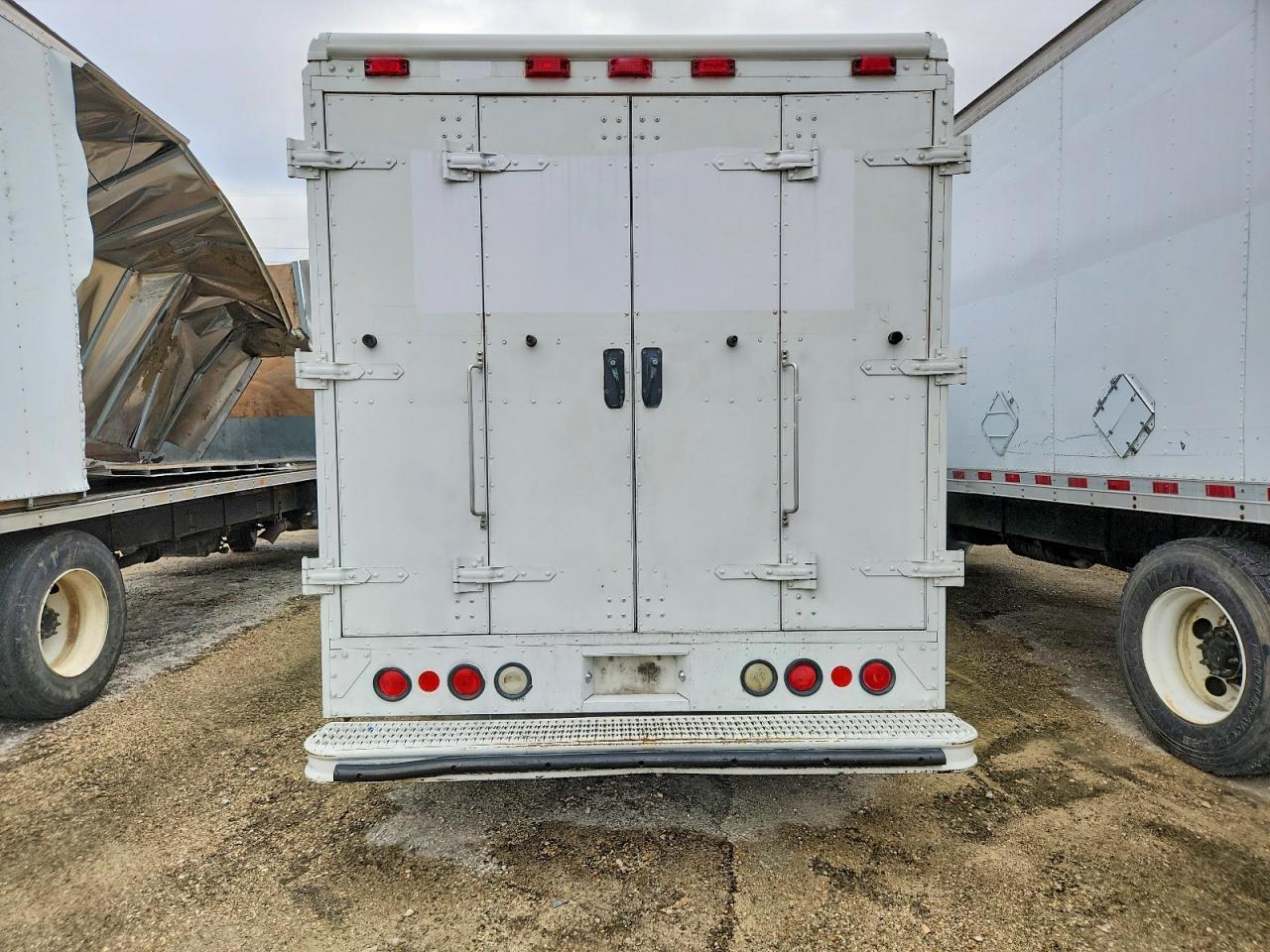 2003 Ford Econoline E350 Super Duty Stripped Chassis - Фото 6