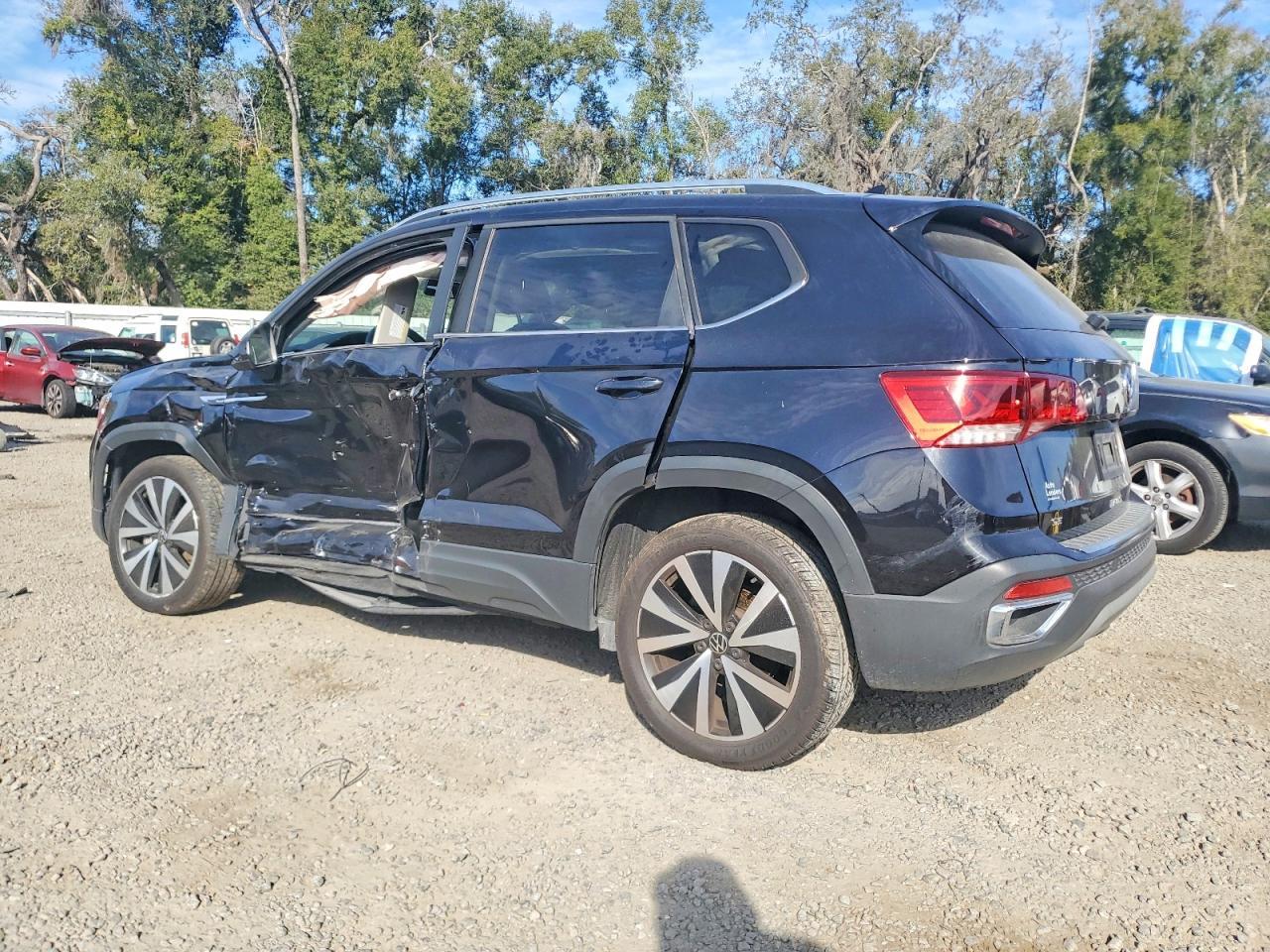 2022 Volkswagen Taos Se - Image 2