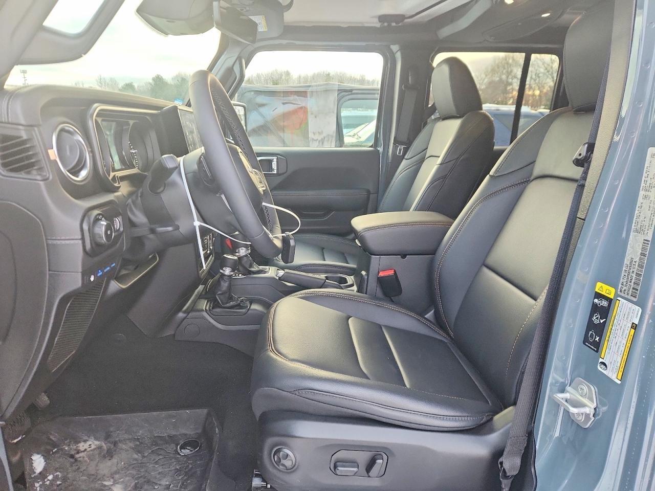 2025 Jeep Wrangler Sahara 4Xe - Фото 7