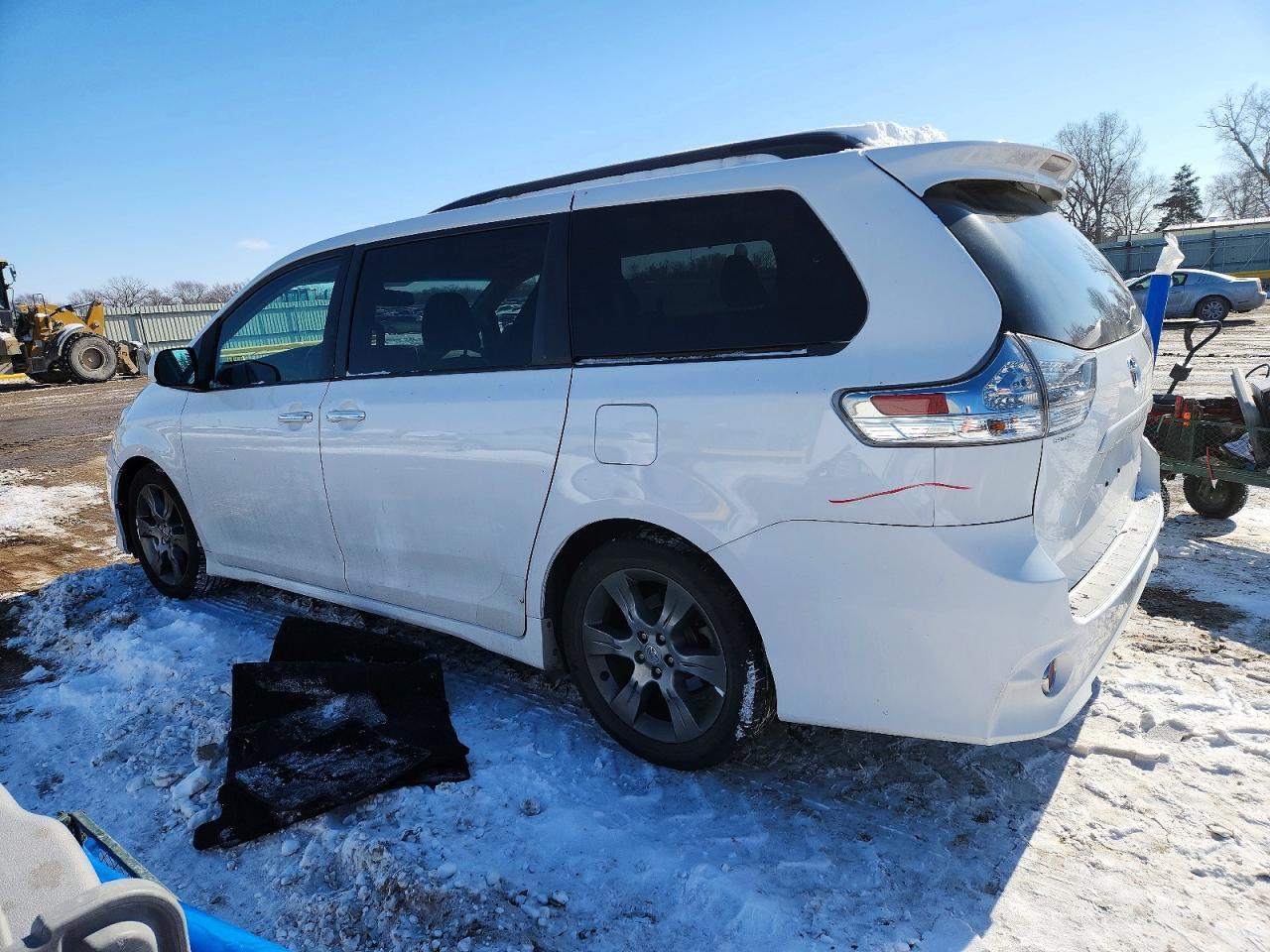 2015 Toyota Sienna Sport - Фото 2