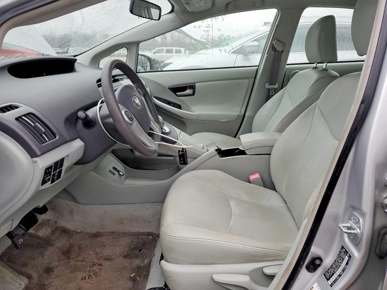 2011 Toyota Prius Three - Фото 7