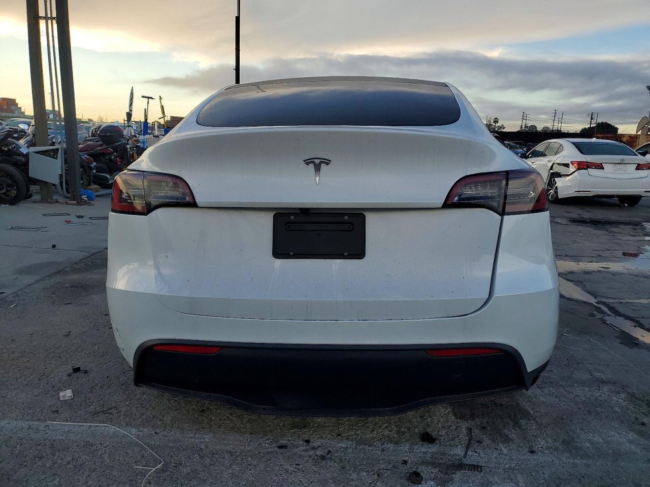 2024 Tesla Model Y - Фото 6